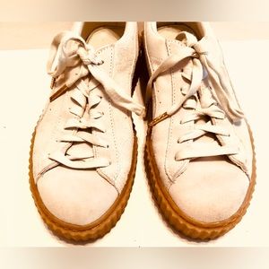 Pumas Women’s Soft Grey Velvet Size 5